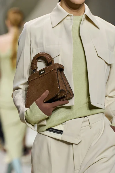 Look 120